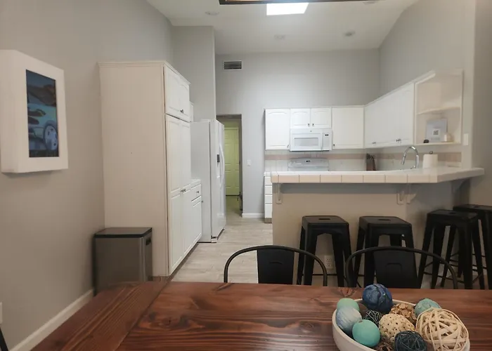 Holiday home Paradise With King Bed & For The Family