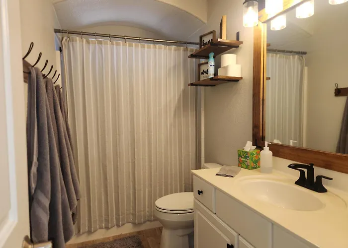 Holiday home Paradise With King Bed & For The Family